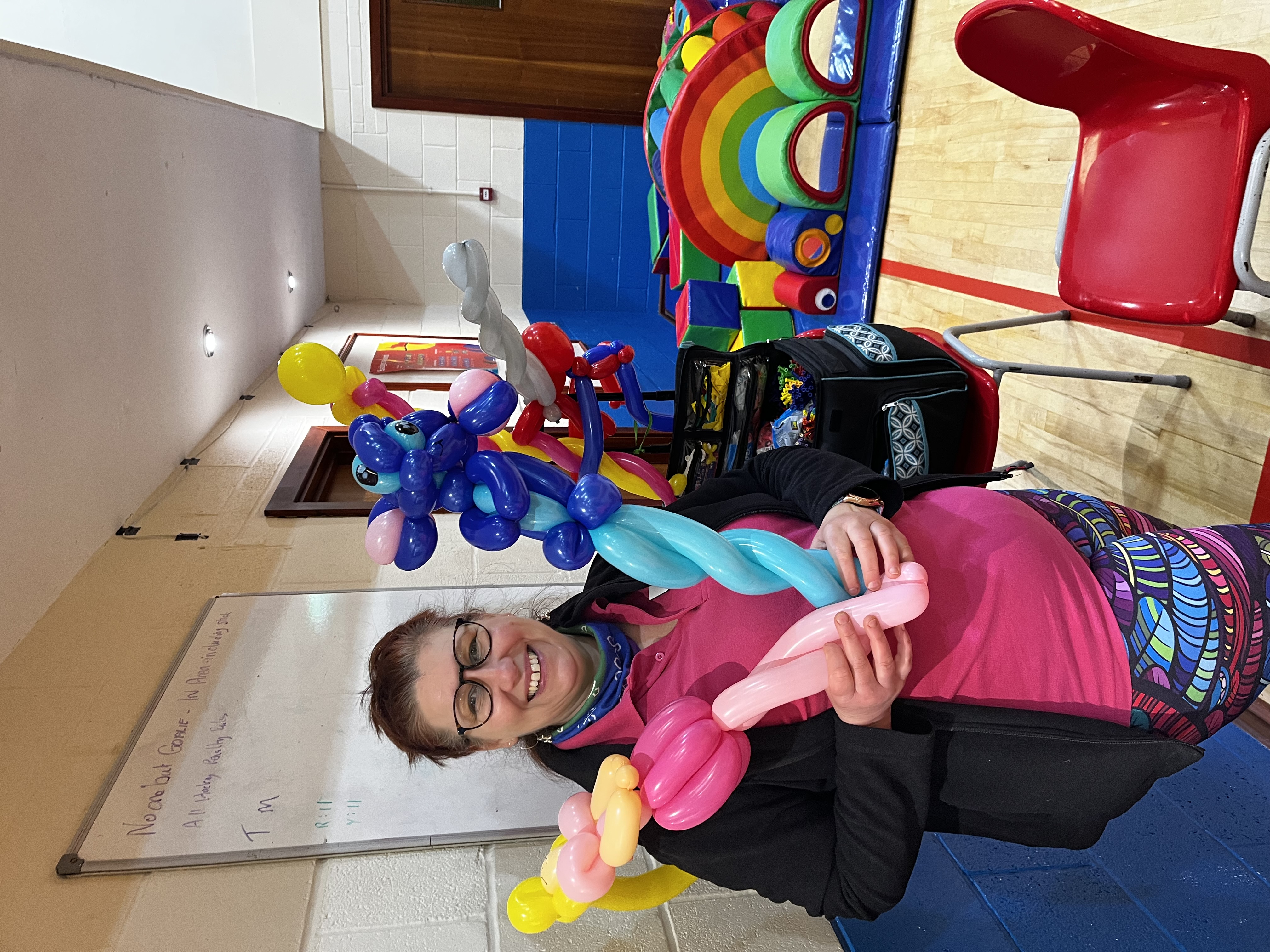 Balloon Modeller holding a Stitch balloon
